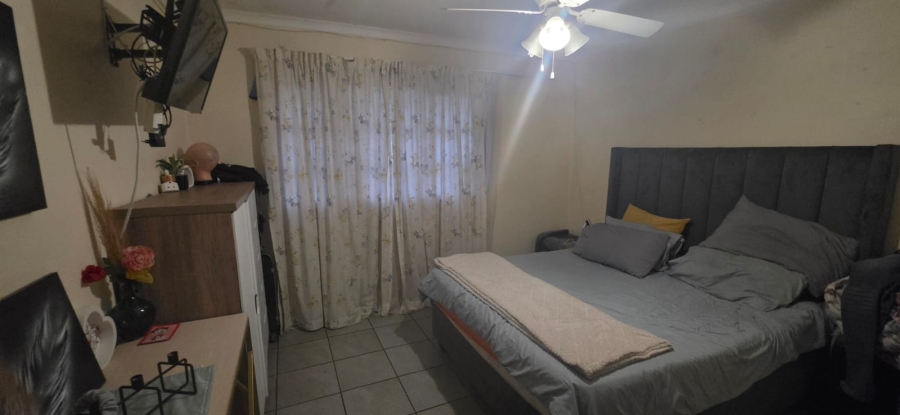 2 Bedroom Property for Sale in Geelhoutpark North West